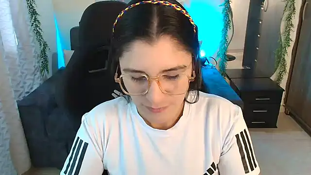 LUCYMILF SEXY online show from June 27, 2026, 2:44 pm