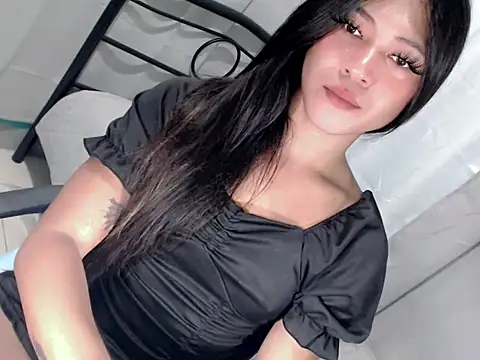 Ladymikaela online show from May 20, 2026, 4:18 am