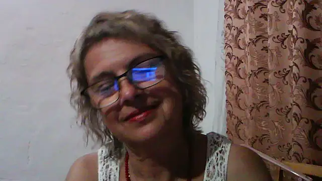 ElizabethGorden online show from August 4, 2026, 6:32 pm
