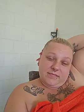 Lady Peggi online show from June 18, 2026, 12:42 pm
