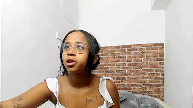 wizarpamela online show from July 15, 2026, 4:23 pm