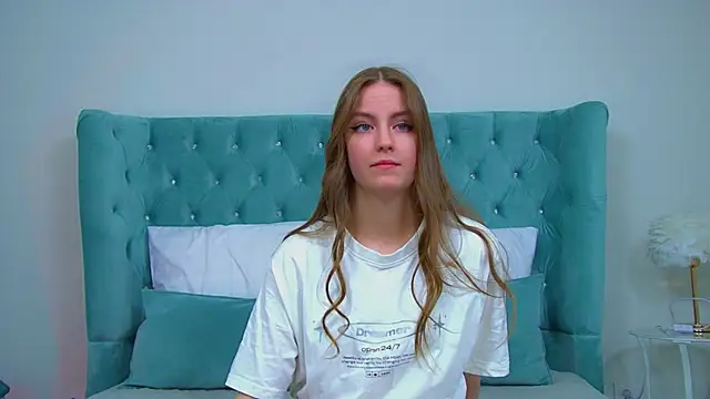 SofiaSarvains online show from June 26, 2026, 7:07 pm