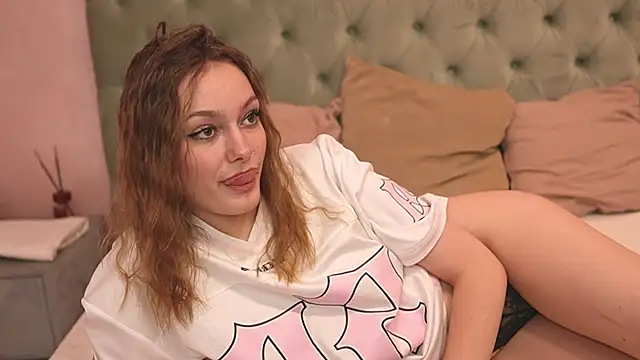 LeilaBie online show from July 21, 2026, 7:38 pm