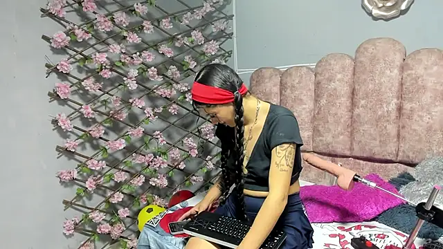 Sharlotshh online show from July 11, 2026, 3:42 am