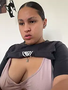 Selene Voon  online show from July 31, 2026, 8:41 pm