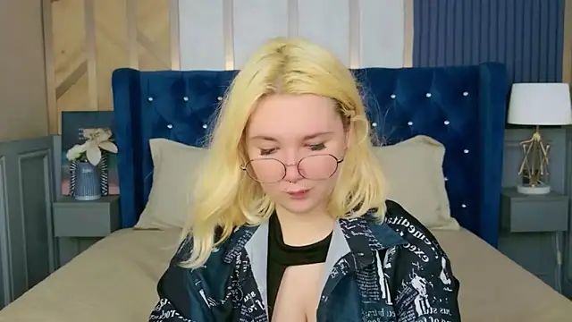 Cassey Well online show from May 22, 2026, 3:46 am