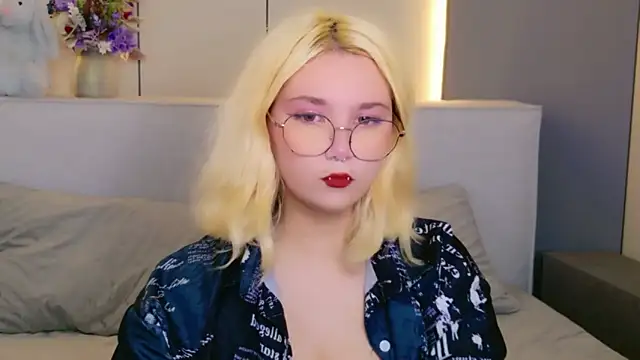 Cassey Well online show from May 25, 2026, 10:32 am