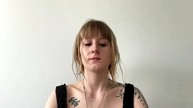 LaraLovely online show from July 13, 2026, 3:48 pm