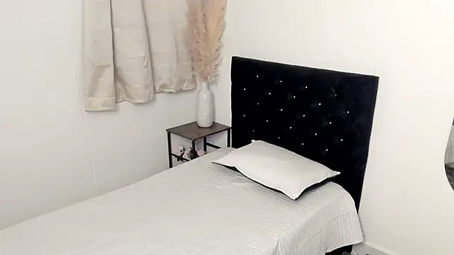 Melody vixxenx online show from July 6, 2026, 12:07 am