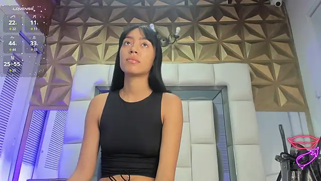 peyton luoise27 online show from June 18, 2026, 12:31 pm