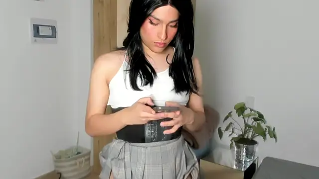 naomimoore828 online show from May 20, 2026, 8:48 pm