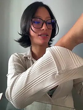 yazmin rouse  online show from June 1, 2026, 5:03 pm