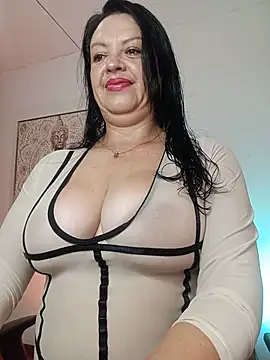 EvaRoberts 1 online show from July 17, 2026, 1:29 pm