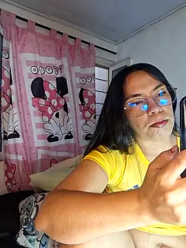 ZoeMorettii online show from June 17, 2026, 9:05 pm