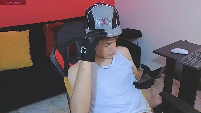 LoganSteel  online show from June 6, 2026, 3:44 am