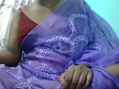 Snapshot of angelqueen19 chatting on June 25, 2026, 6:34 pm angelqueen19 online show from June 25, 2026, 6:34 pm