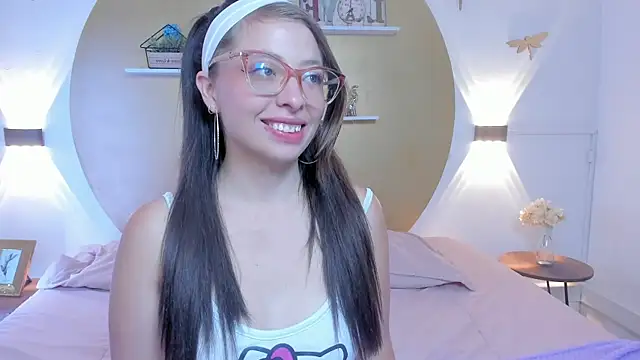 Lenna Phillips online show from June 17, 2026, 11:23 am
