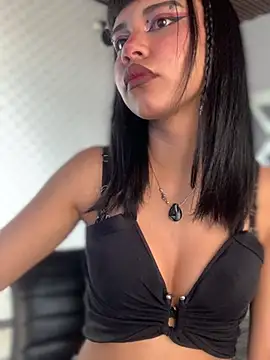 AntonellaCooper Pink online show from May 16, 2026, 7:12 pm