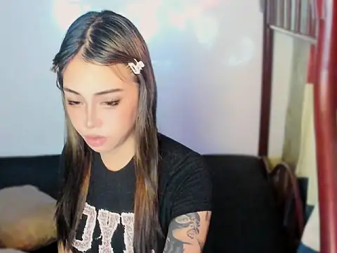 ArianaLore online show from June 3, 2026, 5:51 pm