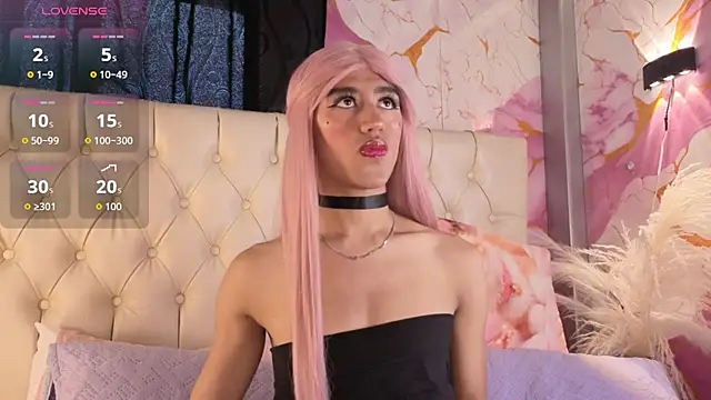 Luna Sissy  online show from May 25, 2026, 9:32 pm