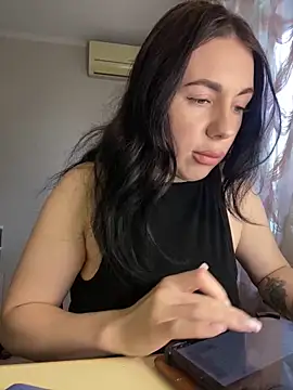 IsabellaJoutes online show from June 4, 2026, 1:06 pm