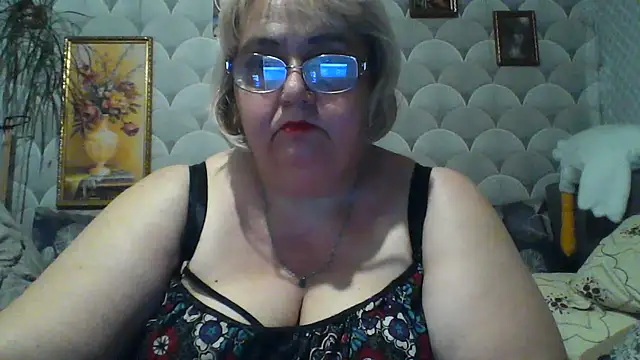 MarinaFarina53 online show from June 11, 2026, 6:39 pm