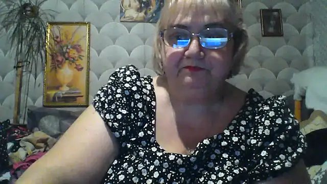 MarinaFarina53 online show from June 19, 2026, 7:28 pm