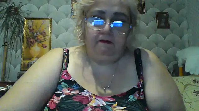MarinaFarina53 online show from June 23, 2026, 5:22 pm