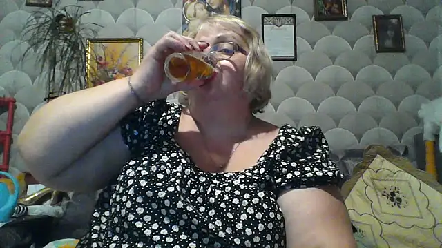 MarinaFarina53 online show from June 26, 2026, 6:12 pm
