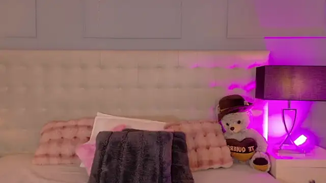 DulceeGarcia online show from July 18, 2026, 4:27 am
