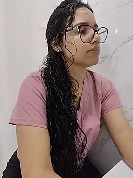alanahot94 online show from July 11, 2026, 9:27 pm