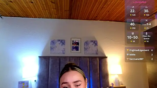 Snapshot of Victoria_Hils chatting on July 14, 2026, 2:05 am Victoria Hils online show from July 14, 2026, 2:05 am