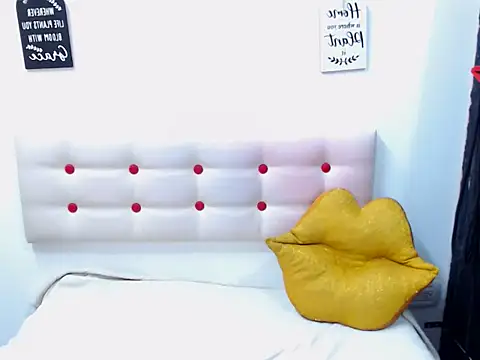 Snapshot of whitneynaugthyxxxx chatting on June 20, 2026, 10:01 pm whitneynaugthyxxxx online show from June 20, 2026, 10:01 pm