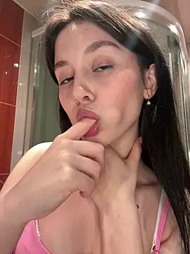 EvaHearts online show from May 31, 2026, 8:32 pm