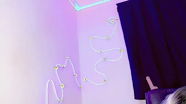 everlin 01 online show from June 11, 2026, 2:53 am