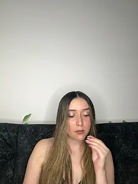 Sarisloves online show from July 31, 2026, 4:12 am