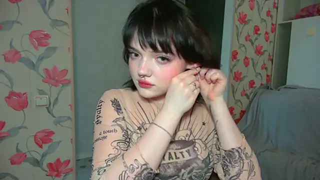 DarkxFoxy online show from June 8, 2026, 3:23 pm