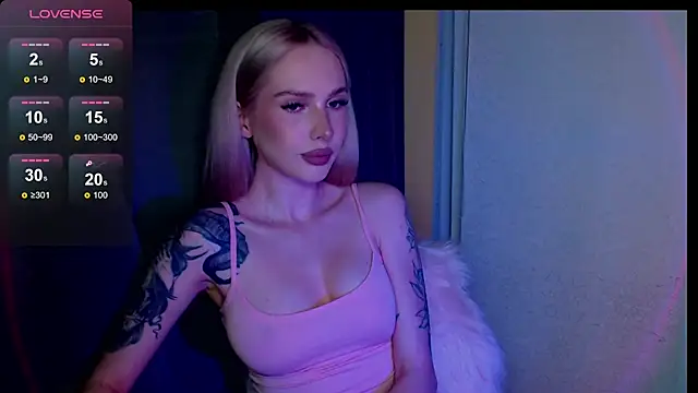 MichelleVelour online show from June 15, 2026, 4:53 pm