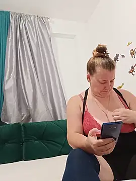 JuliaBestX online show from June 28, 2026, 1:11 am