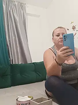 JuliaBestX online show from July 2, 2026, 9:32 pm