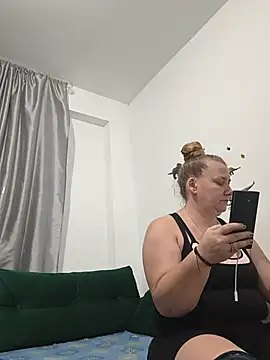 JuliaBestX online show from July 17, 2026, 11:09 pm