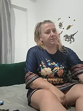JuliaBestX online show from August 8, 2026, 10:23 pm