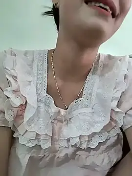 Snapshot of Logii_x chatting on June 17, 2026, 8:39 am Logii x online show from June 17, 2026, 8:39 am