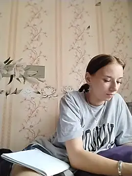 -VictoriaJohnson- online show from July 6, 2026, 4:31 am