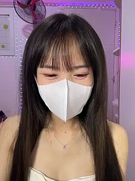 Lov3lily online show from July 8, 2026, 4:11 pm