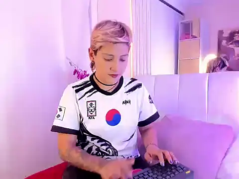 DannyRoudX online show from June 12, 2026, 3:49 am