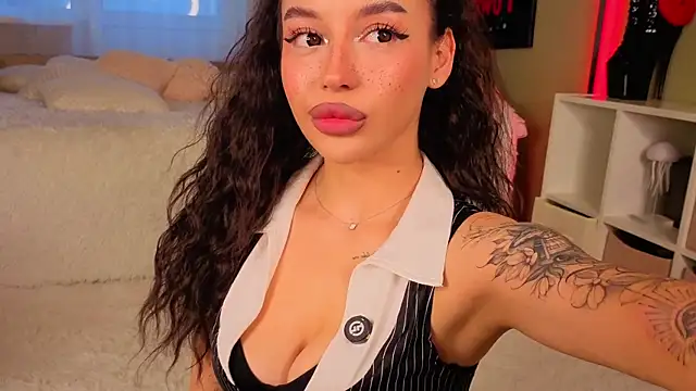 Regina Amour online show from July 25, 2026, 6:16 pm