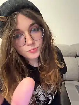 cutypiefull online show from May 15, 2026, 11:12 pm