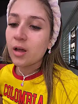 IsabelleMilan online show from June 27, 2026, 8:03 pm