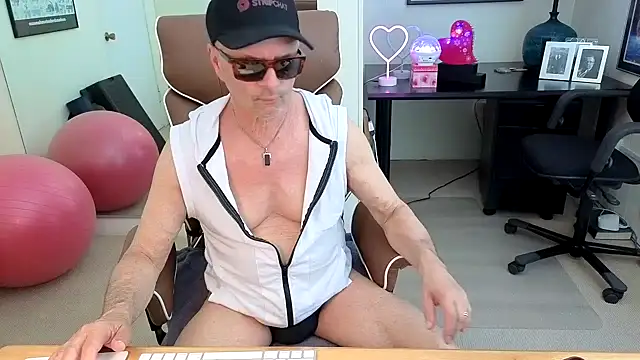 hotdadbod online show from June 12, 2026, 9:35 pm